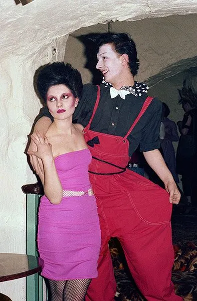 Londra notturna, anni 80. Princess Julia e Boy George, Blitz Club.
