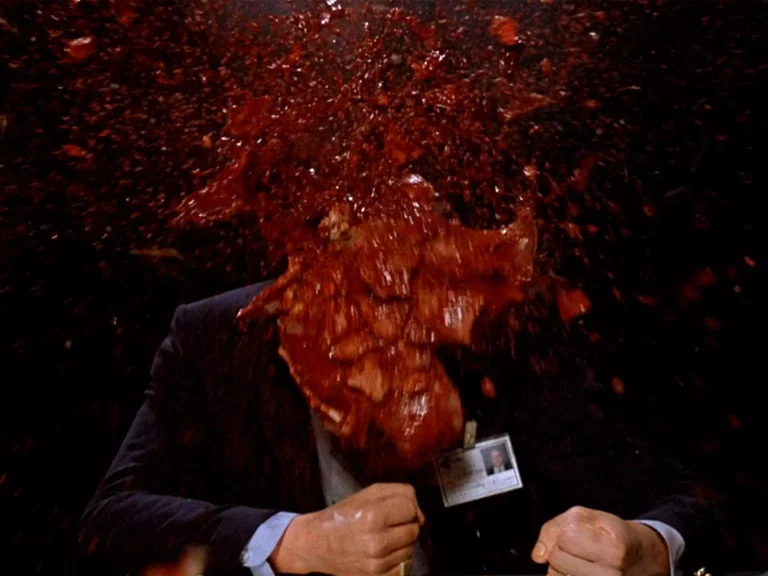 gore horror nel film "Scanners"