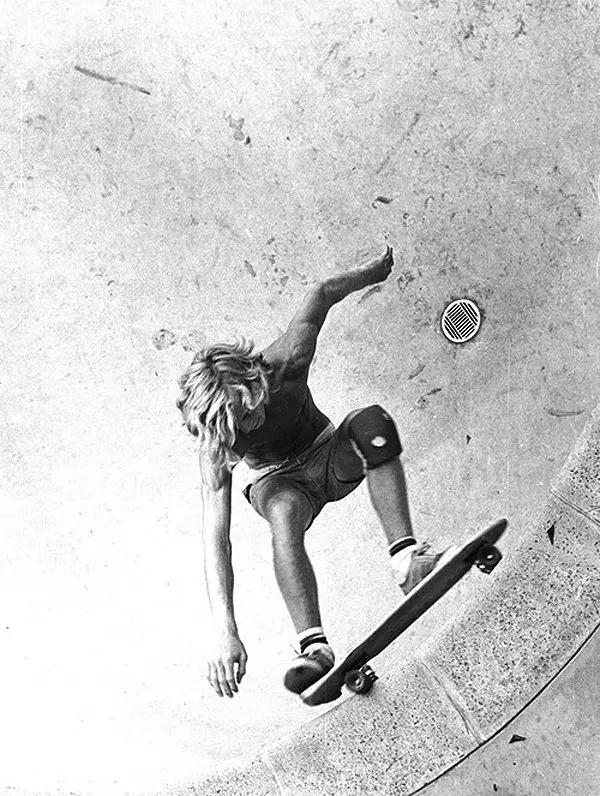 skater in piscina