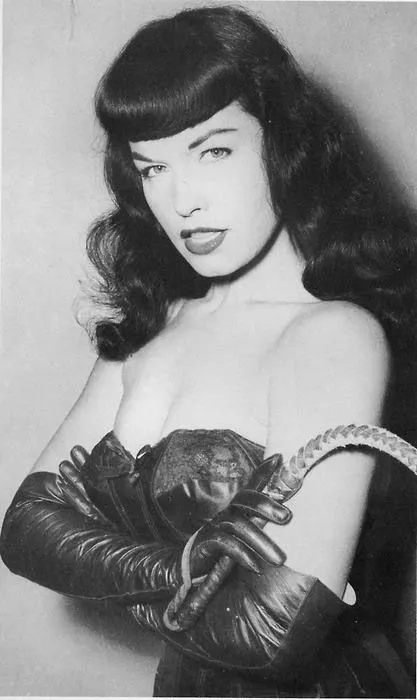Battie page in stile bondage