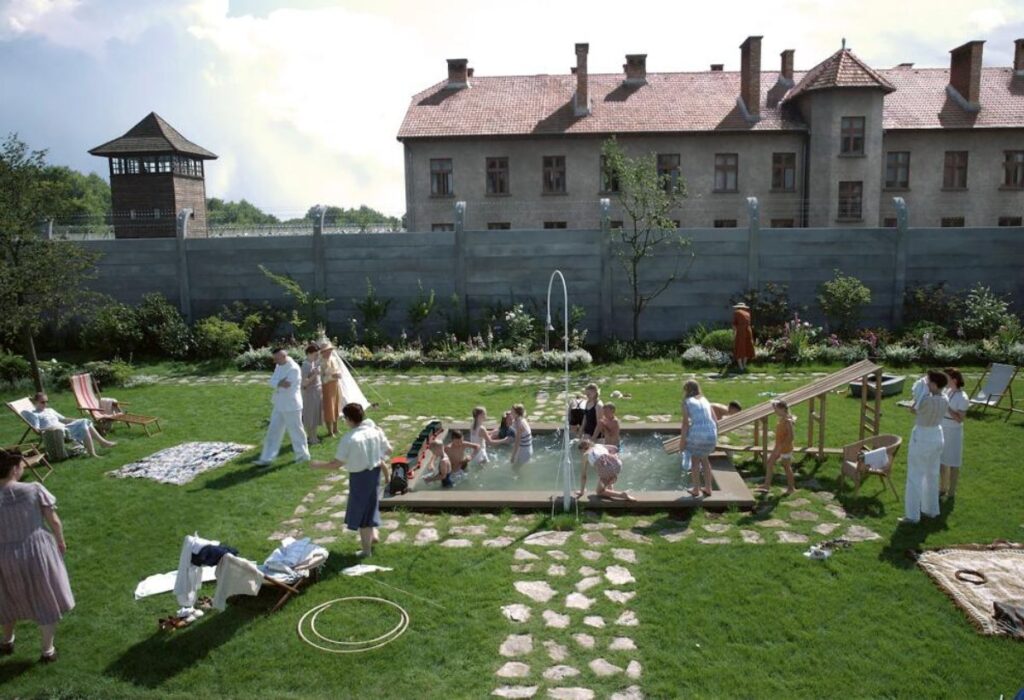 Parallelismo tra Prada e la zona d'interesse