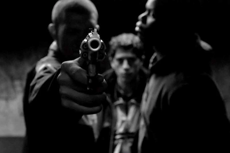 pistola nel film l'odio